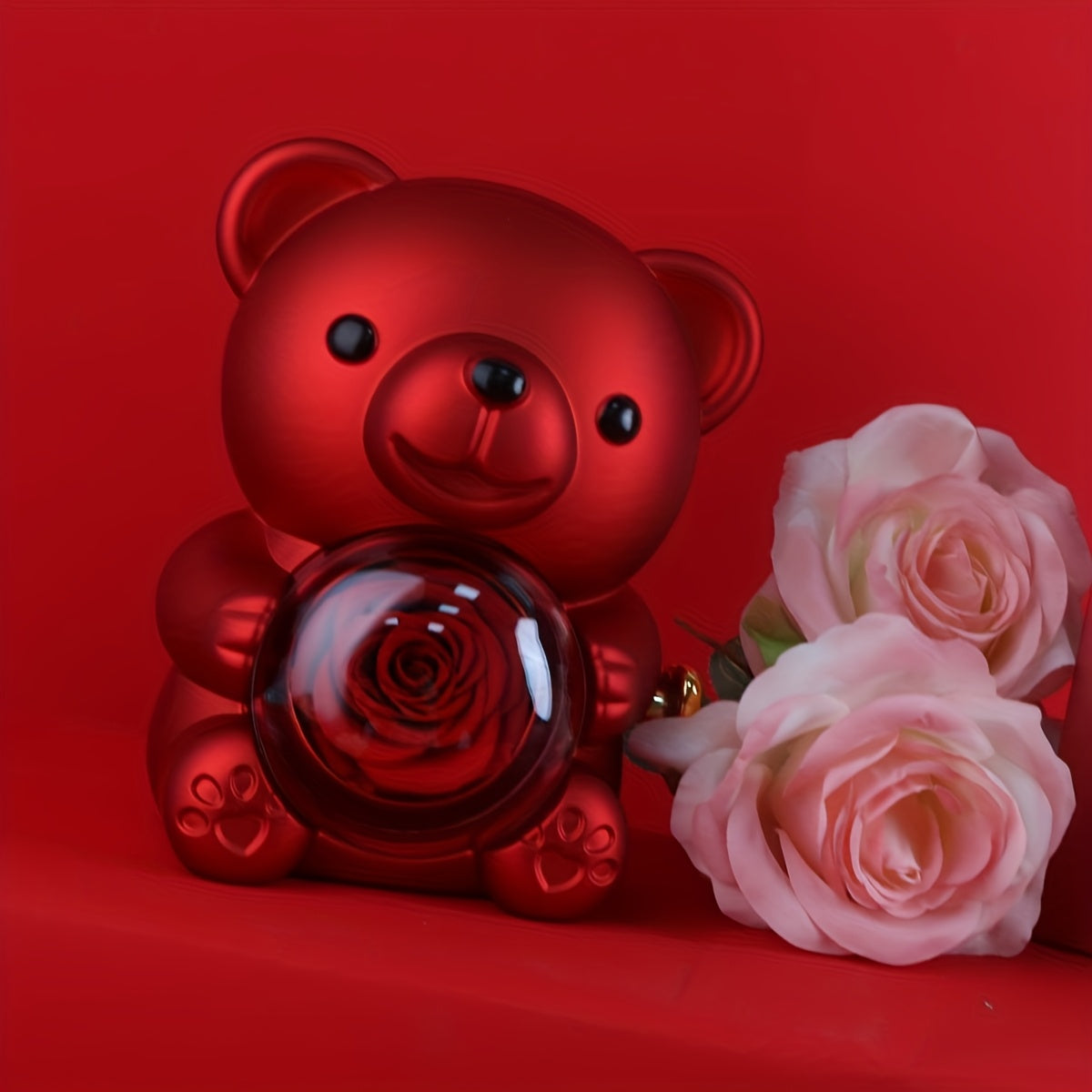 Miś z wieczną różą i naszyjnikiem